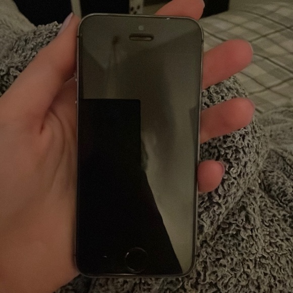 iPhone 5S - Picture 2 of 5